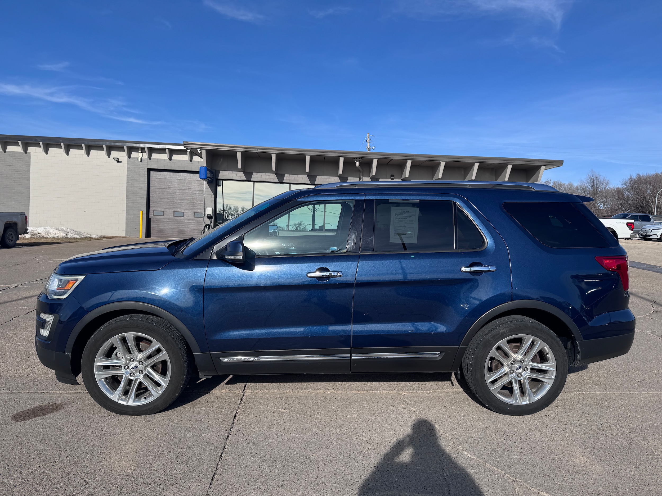 2017 Ford Explorer Limited's photo