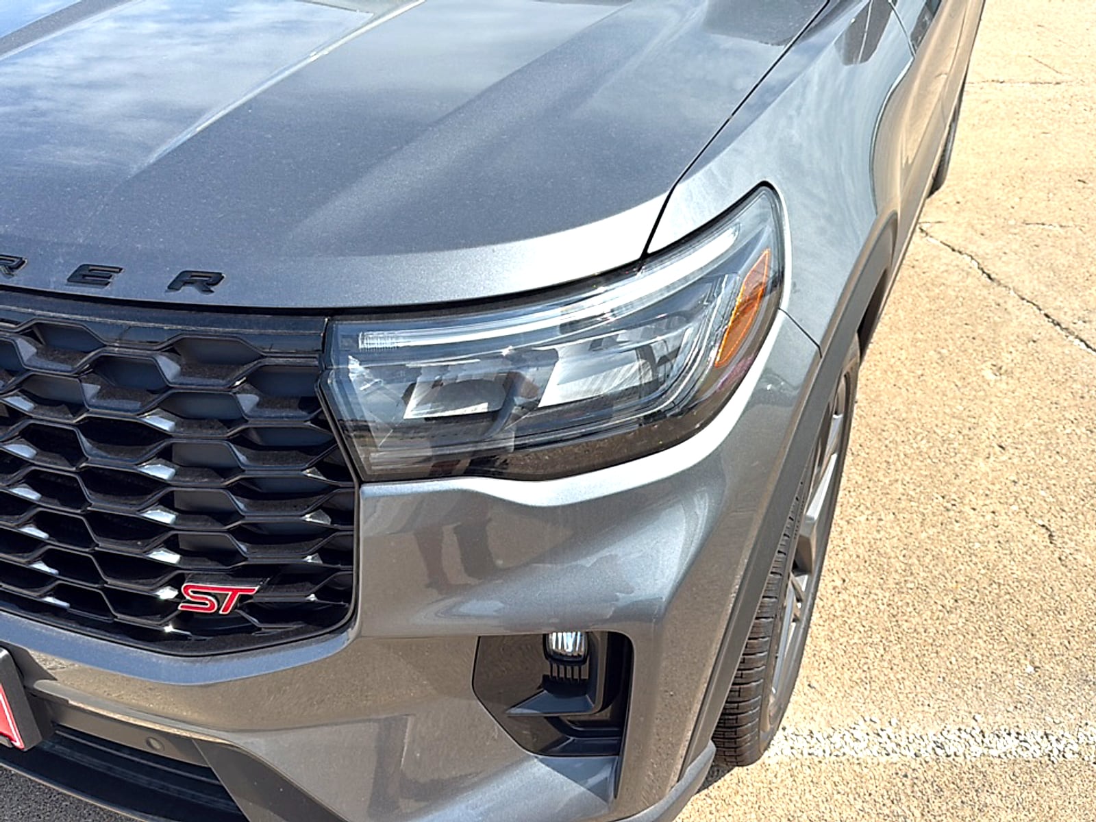 2026 Ford Explorer ST - Photo 10