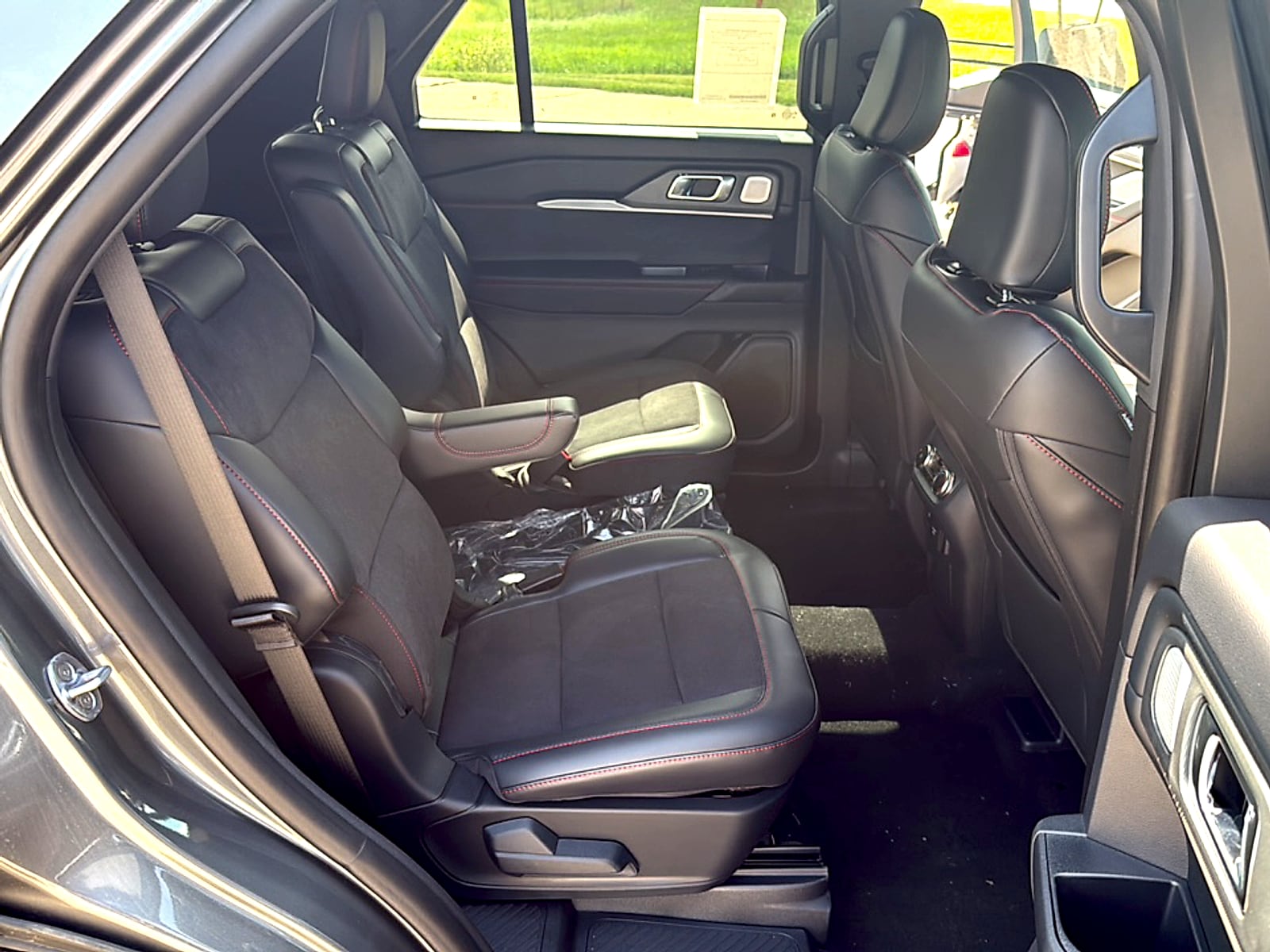 2026 Ford Explorer ST - Photo 16