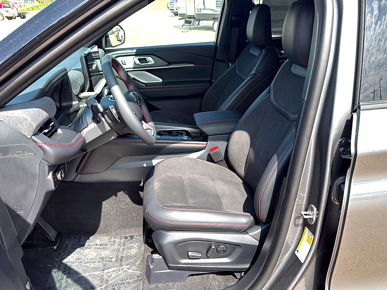 2026 Ford Explorer ST - Photo 13