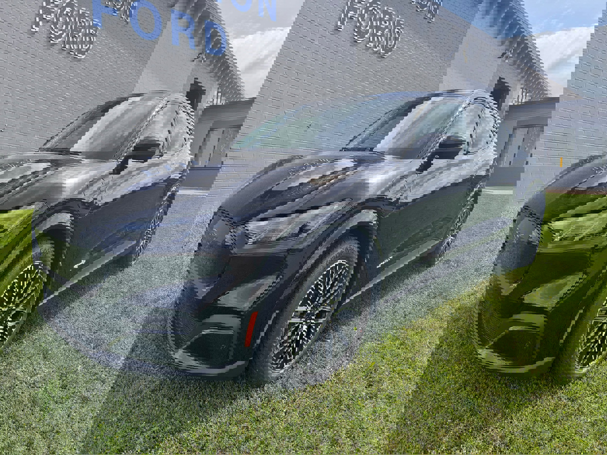 2025 Ford Mustang Mach-E Premium photo 2