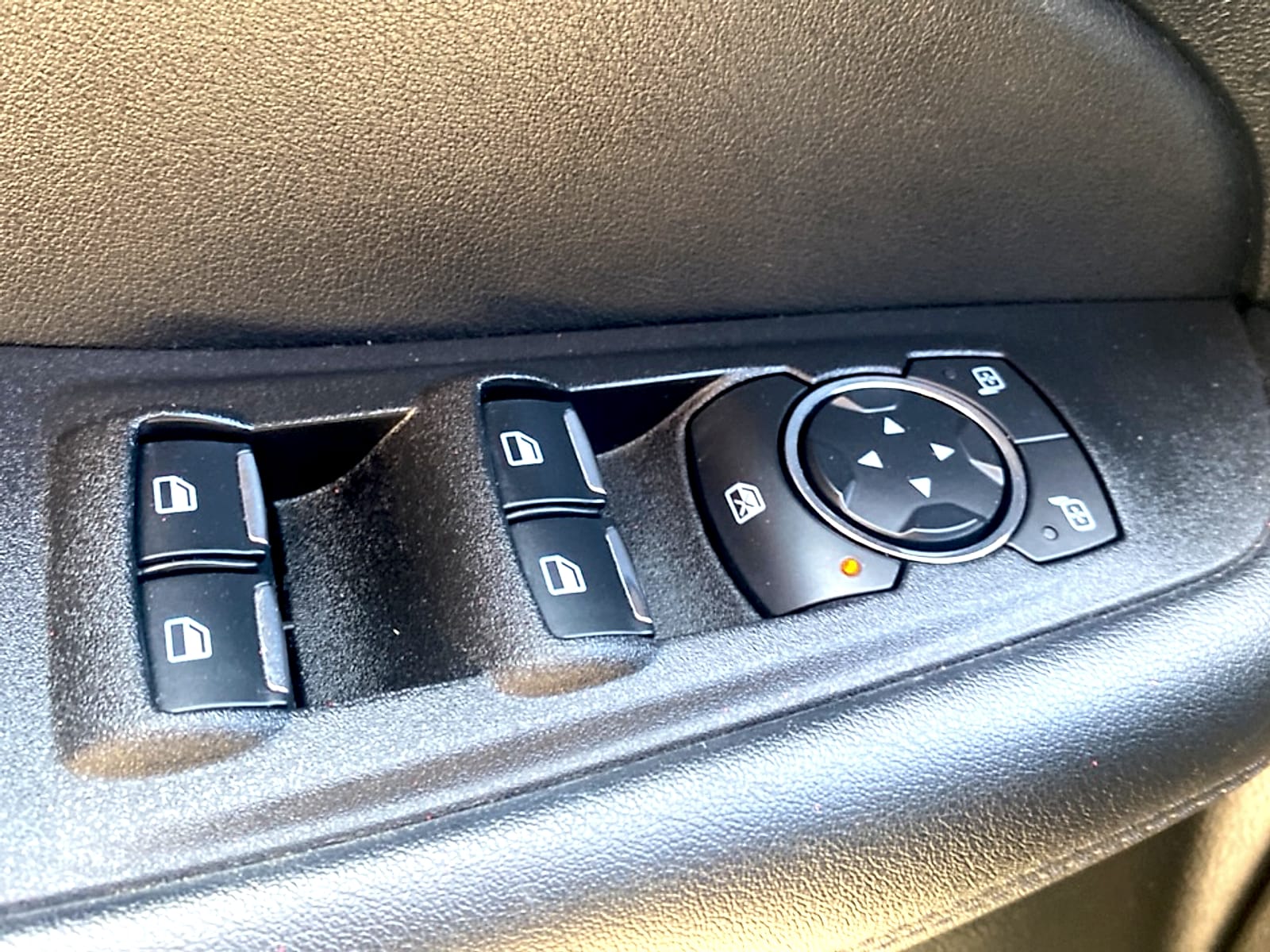 2023 Ford Edge SEL - Photo 17