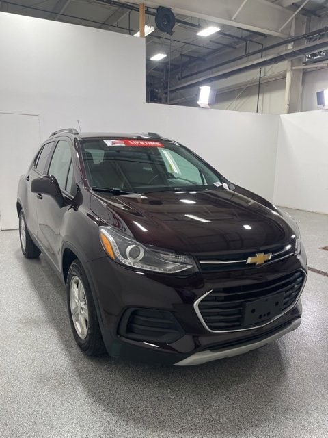 Used 2021 Chevrolet Trax LT with VIN KL7CJLSM1MB376015 for sale in Avon, IN