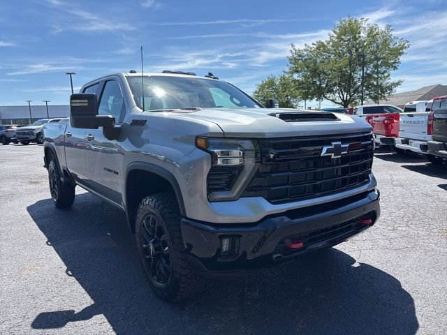 2025 Chevrolet Silverado 2500HD LT photo 3