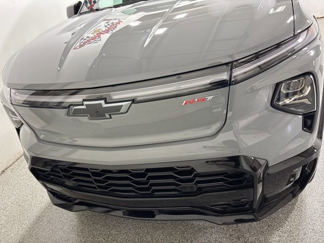 2025 Chevrolet Silverado EV RST photo 2