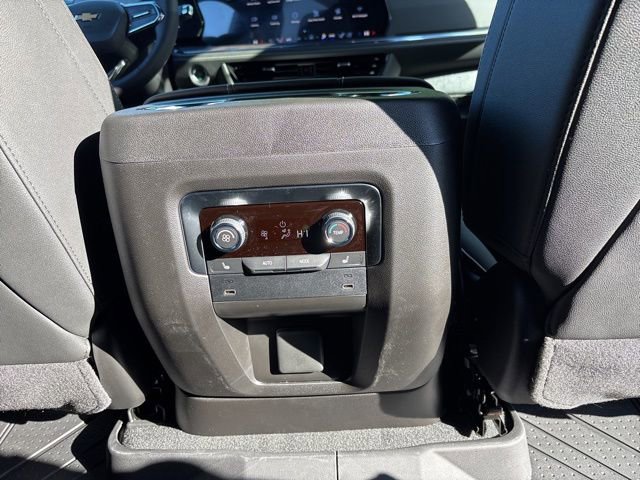 2026 Chevrolet Suburban Premier - Photo 32