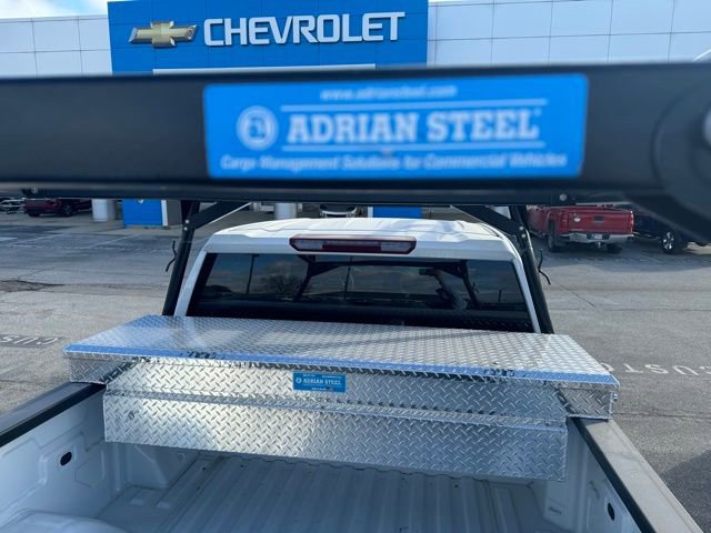 2024 Chevrolet Silverado 1500 photo 2
