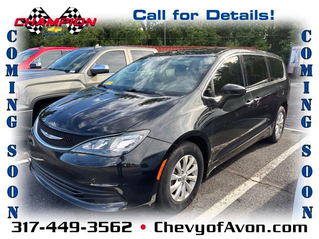 2017 Chrysler Pacifica Touring's photo