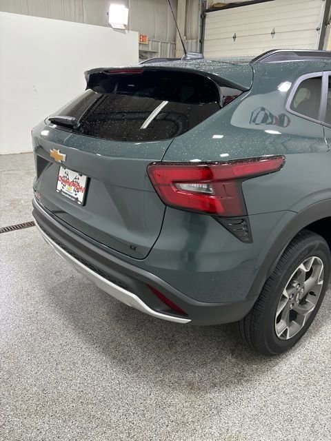 2025 Chevrolet Trax LT photo 3