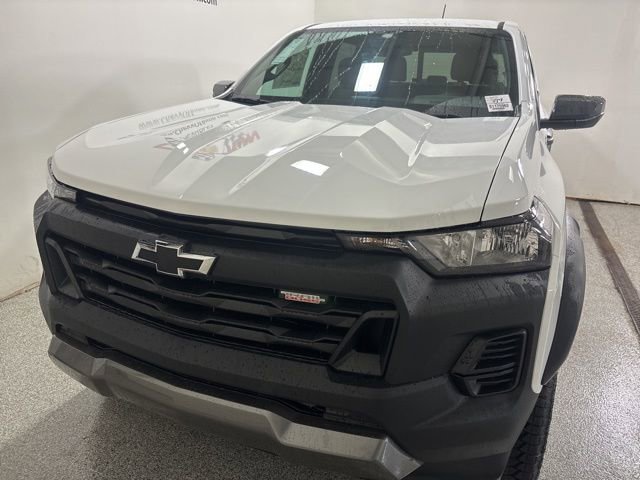 2025 Chevrolet Colorado Trail Boss photo 2