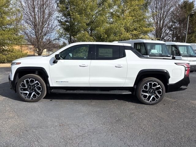 2025 Chevrolet Silverado EV RST - Photo 8