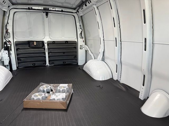 2025 Chevrolet Express Cargo Work Van - Photo 15