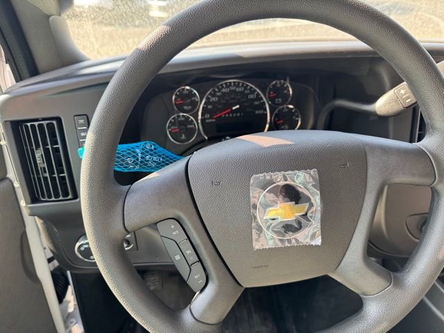 2025 Chevrolet Express Cargo Work Van - Photo 11