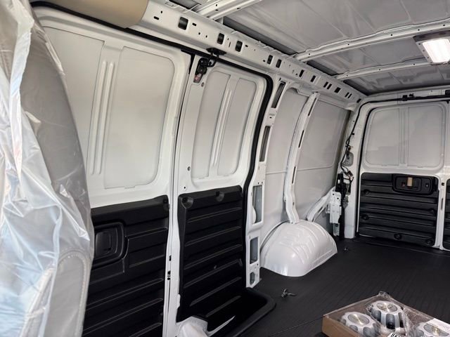 2025 Chevrolet Express Cargo Work Van - Photo 14