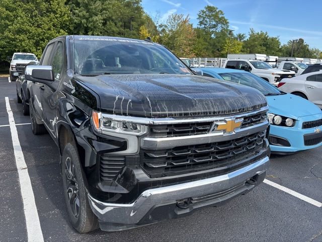 2022 Chevrolet Silverado 1500 LT photo 2