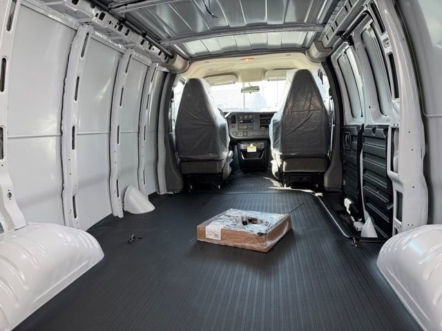 2025 Chevrolet Express Cargo Work Van - Photo 19