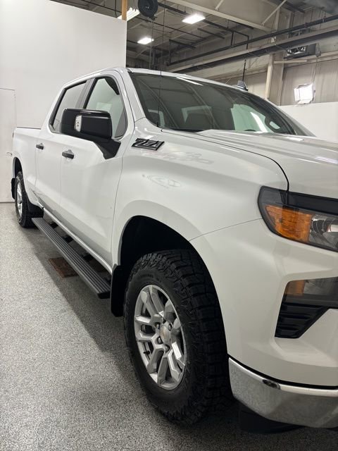 2024 Chevrolet Silverado 1500 photo 2