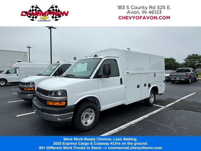 2025 Chevrolet Express Base's photo