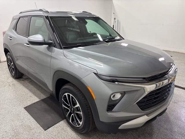 2025 Chevrolet Trailblazer LT photo 3