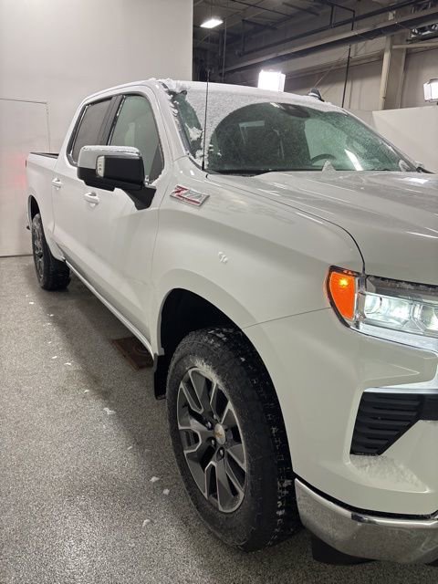 2025 Chevrolet Silverado 1500 LT photo 2