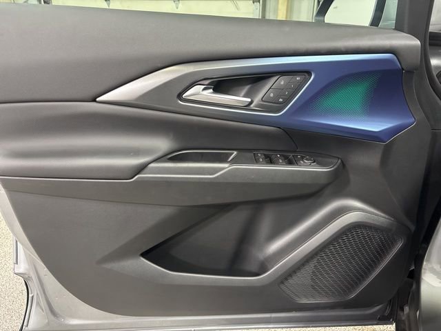 2025 Chevrolet Equinox EV LT - Photo 40