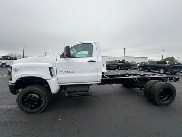 2024 Chevrolet Silverado 5500HD Work Truck photo 2