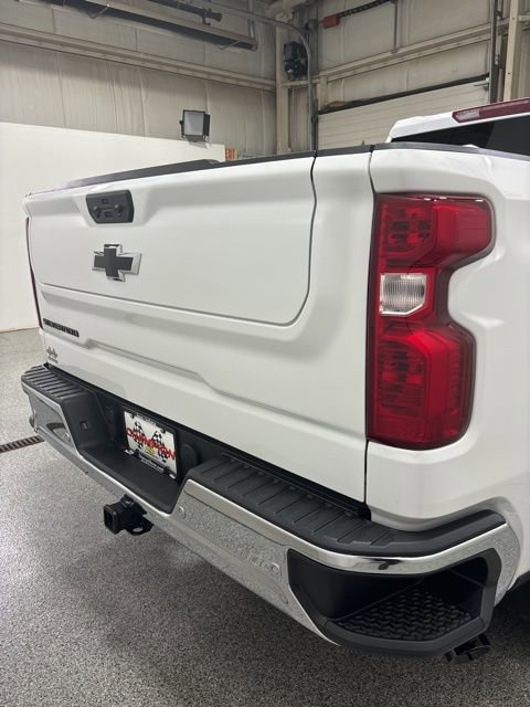 2024 Chevrolet Silverado 1500 photo 3