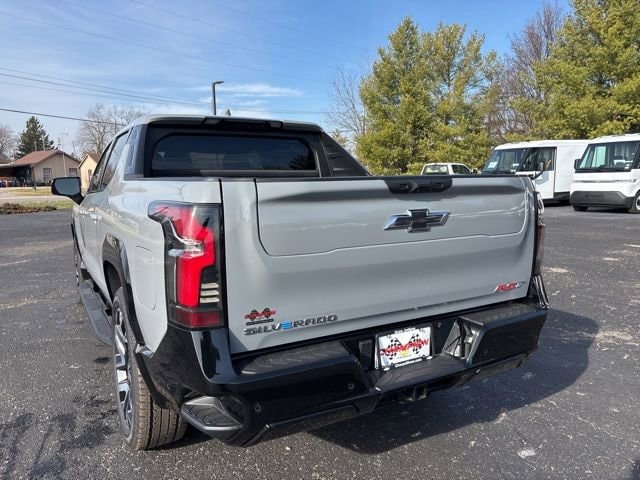 2025 Chevrolet Silverado EV RST - Photo 15