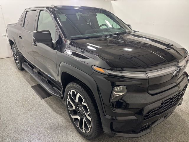 2025 Chevrolet Silverado EV RST photo 3