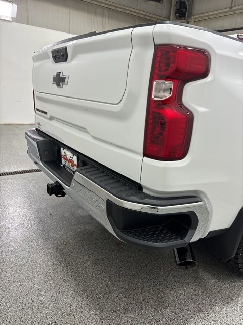 2024 Chevrolet Silverado 1500 photo 3