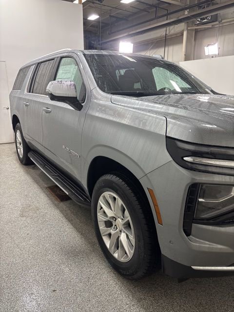 2025 Chevrolet Suburban Premier photo 2