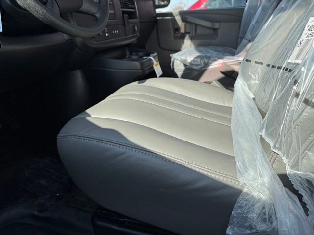 2025 Chevrolet Express Cargo Work Van - Photo 9
