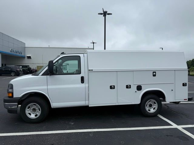 2025 Chevrolet Express Cutaway 3500 photo 3
