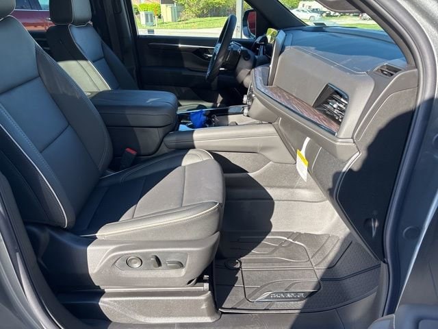 2026 Chevrolet Suburban Premier - Photo 37