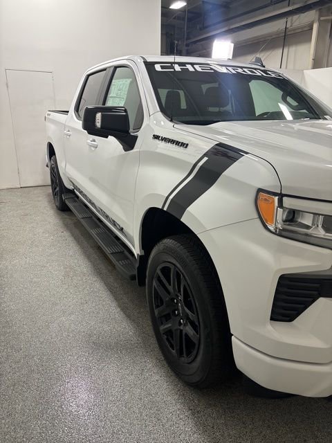 2024 Chevrolet Silverado 1500 RST photo 2