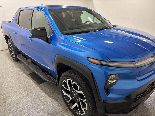 2025 Chevrolet Silverado EV RST photo 3