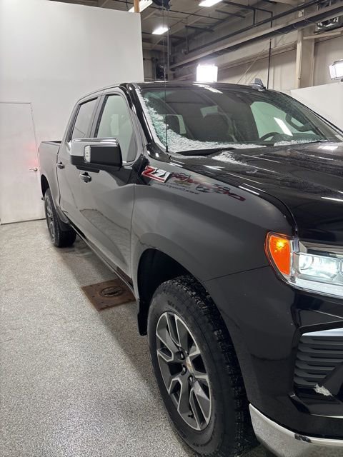 2025 Chevrolet Silverado 1500 LT photo 2