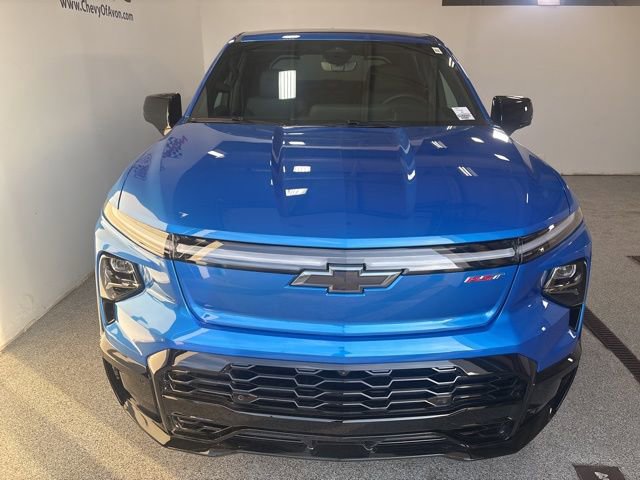 2025 Chevrolet Silverado EV RST photo 2