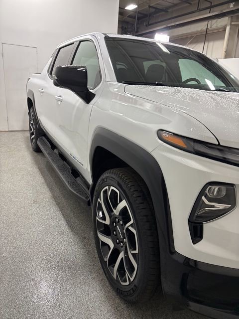 2025 Chevrolet Silverado EV RST photo 2