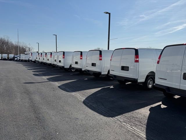 2025 Chevrolet Express Cargo 2500 photo 2
