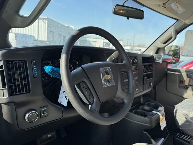 2025 Chevrolet Express Cargo Work Van - Photo 10