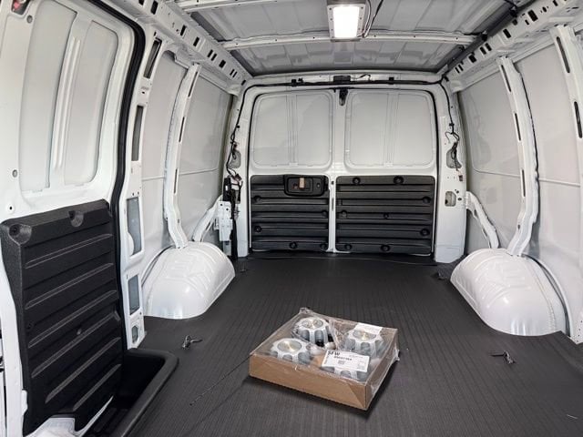 2025 Chevrolet Express Cargo Work Van - Photo 13