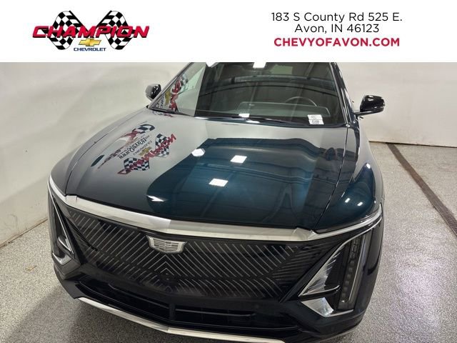 2025 Cadillac Lyriq Luxury photo 2
