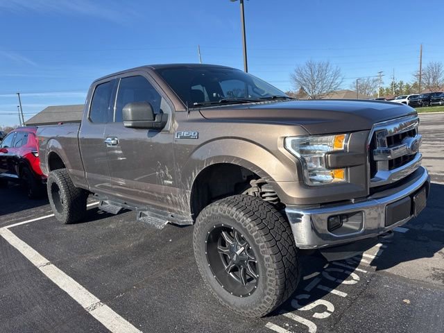 2015 Ford F-150 XLT photo 2