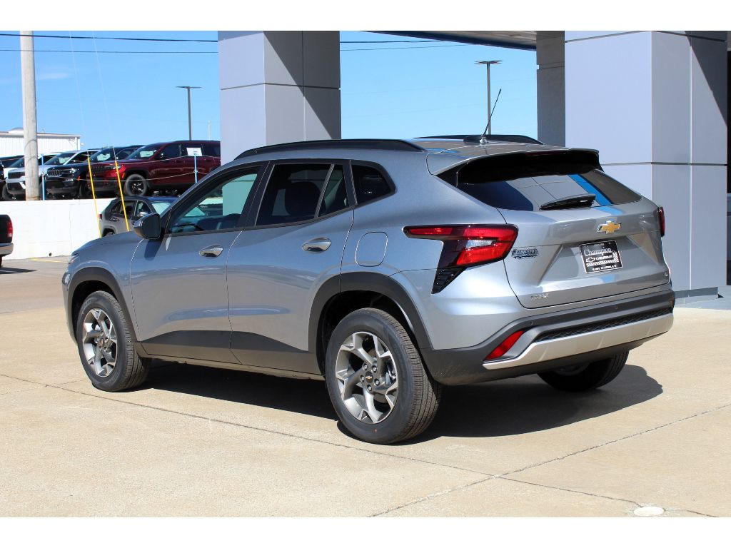 2026 Chevrolet Trax LT - Photo 7