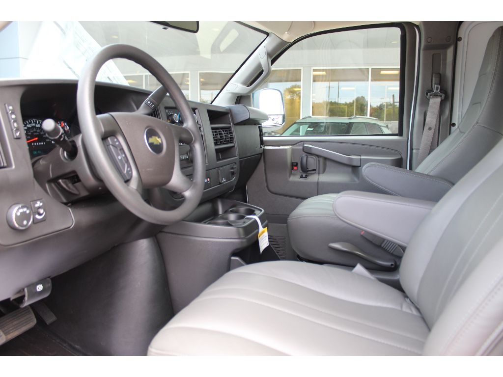 2025 Chevrolet Express Cargo Work Van - Photo 8