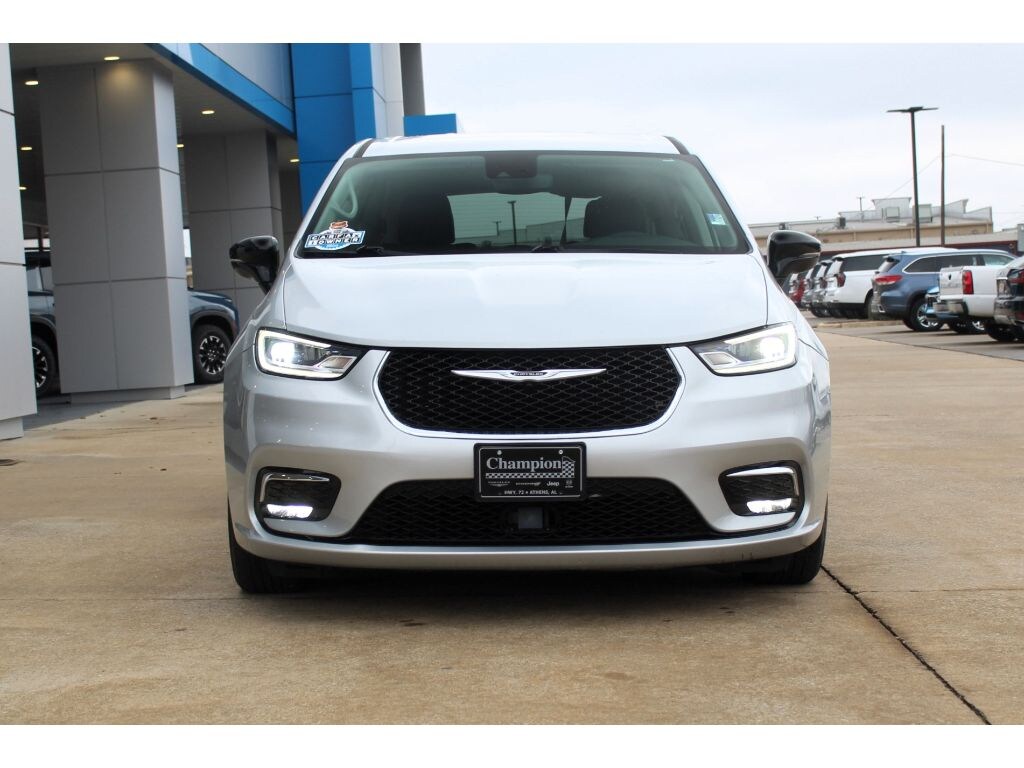 Used 2024 Chrysler Pacifica Touring L Van Passenger Van