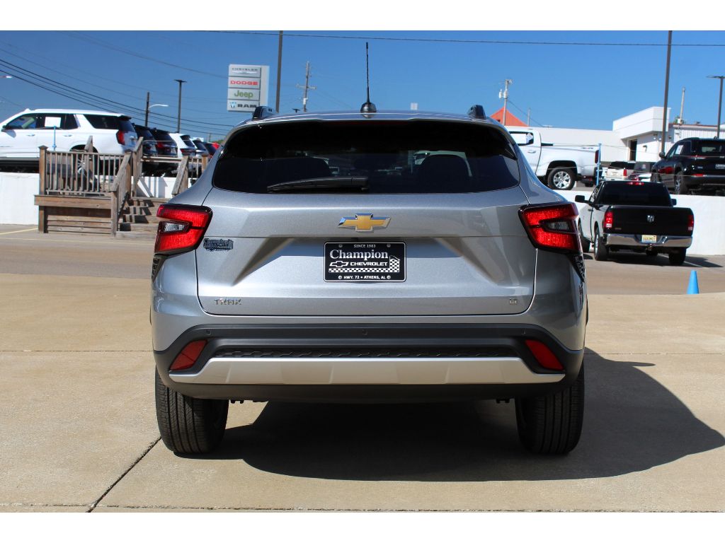 2026 Chevrolet Trax LT - Photo 6