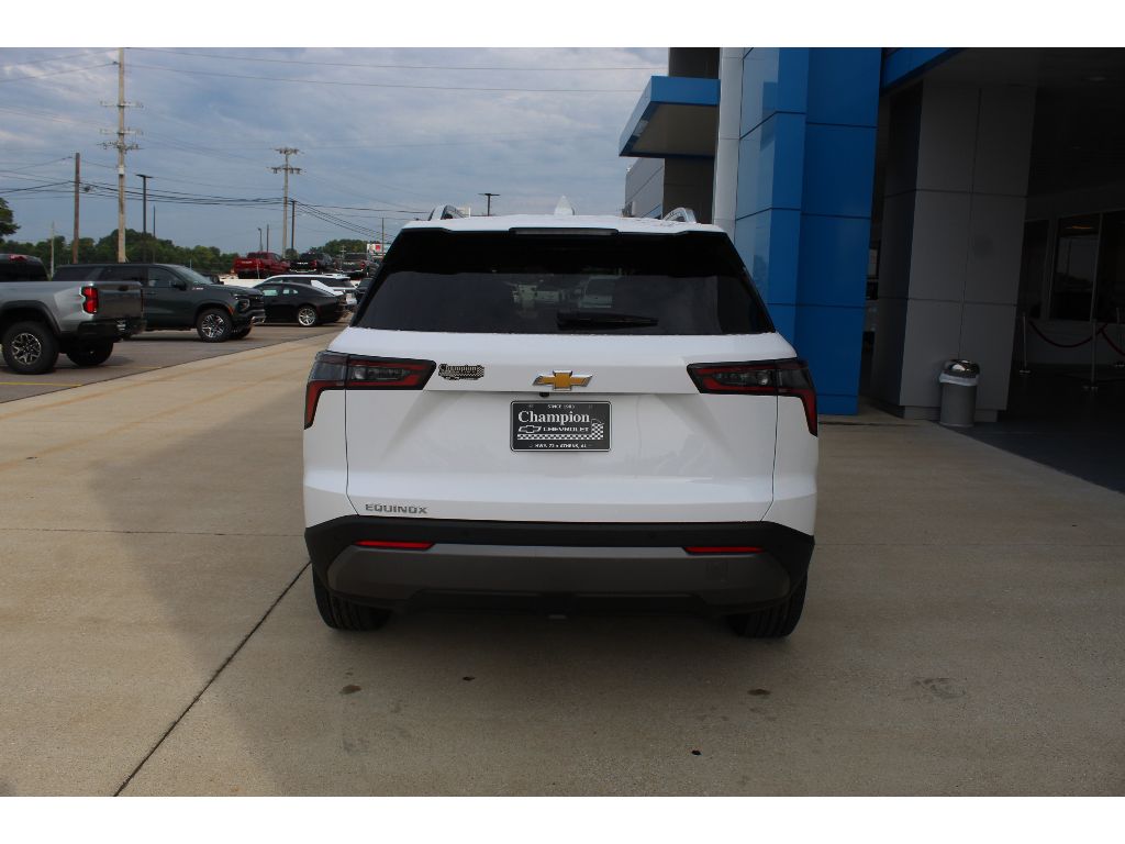 2027 Chevrolet Equinox LT - Photo 6