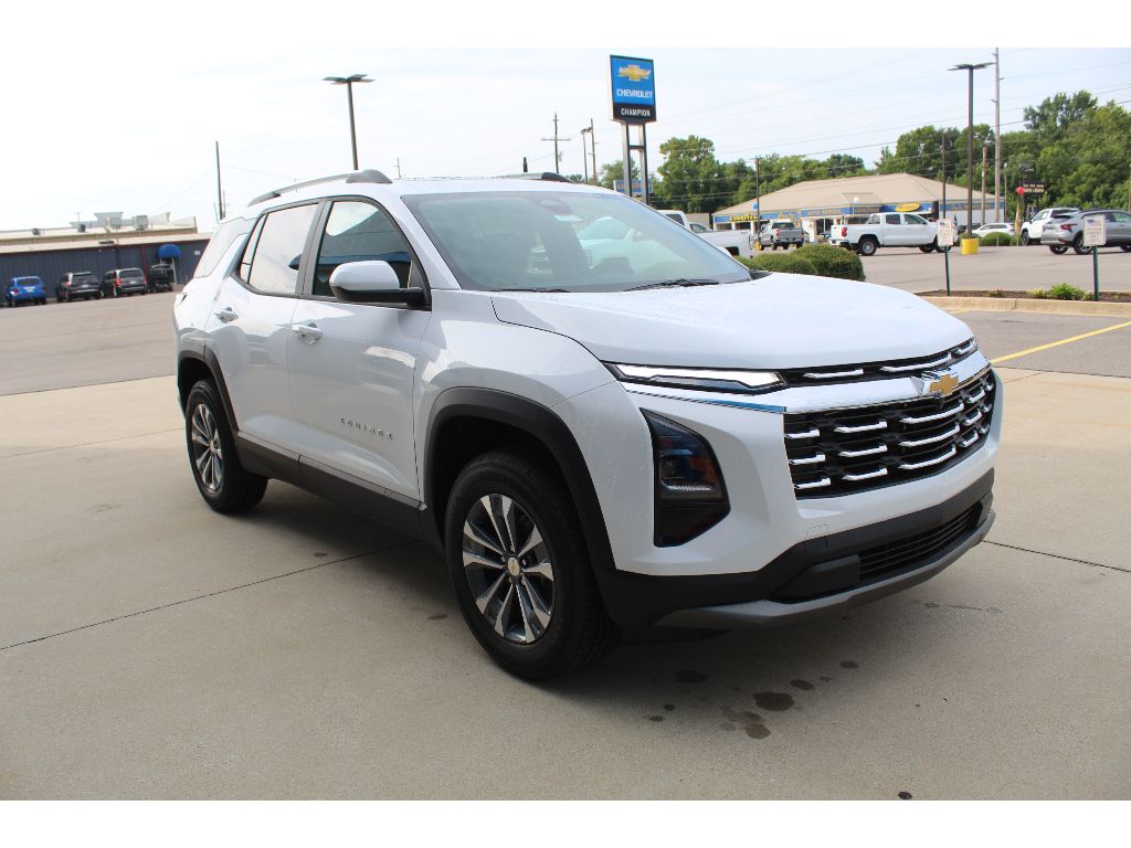 2027 Chevrolet Equinox LT - Photo 4